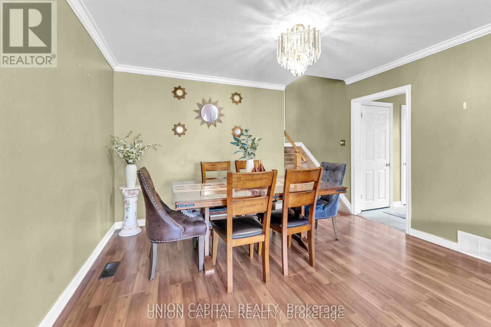 19 Ava Court, Brampton, Ontario  L6T 1L5 - Photo 9 - W12490280