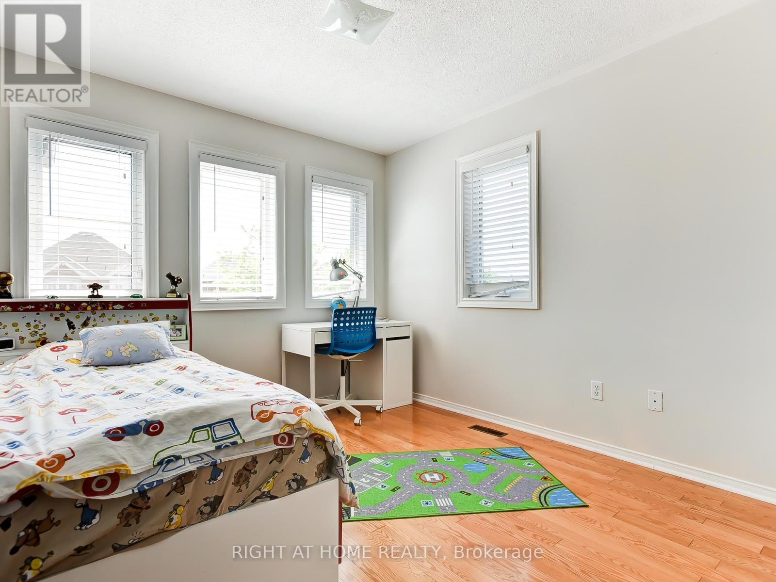 6118 Clover Ridge Court, Mississauga, Ontario  L5N 7B2 - Photo 13 - W12490302