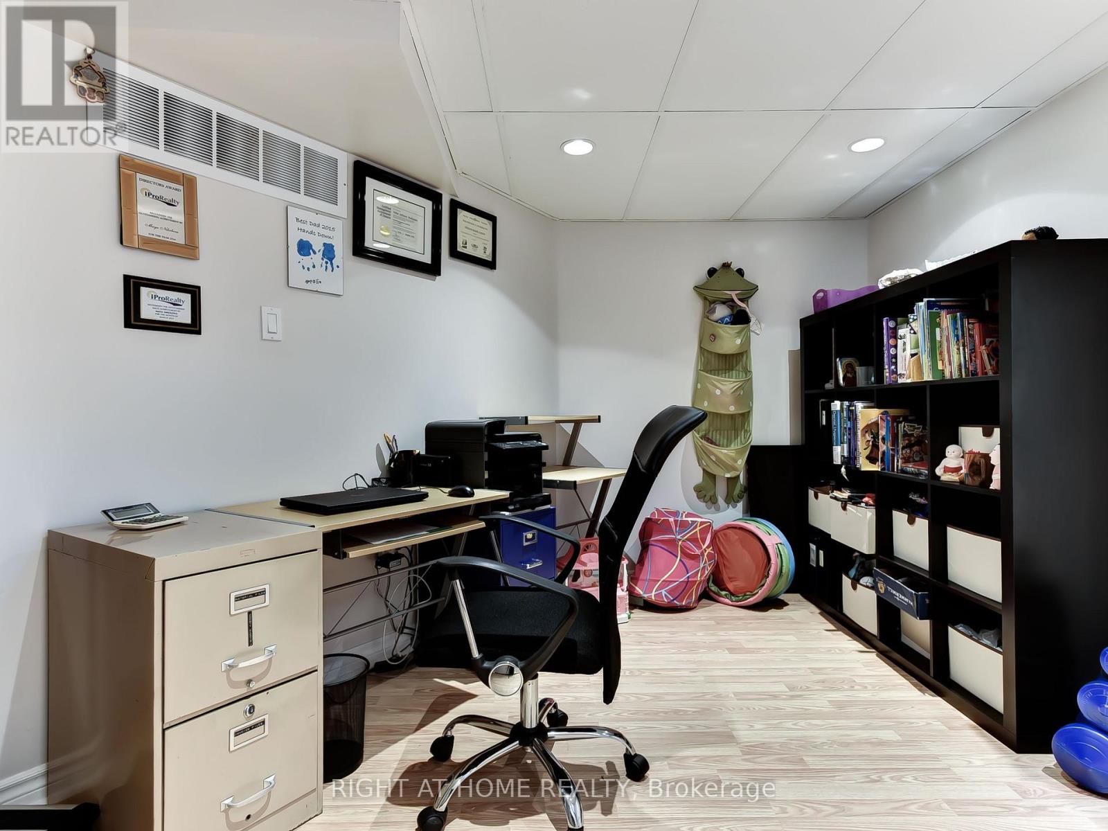 6118 Clover Ridge Court, Mississauga, Ontario  L5N 7B2 - Photo 17 - W12490302