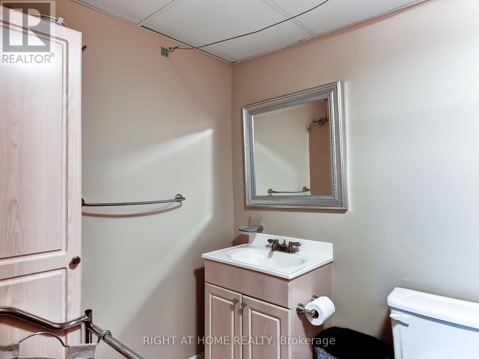 6118 Clover Ridge Court, Mississauga, Ontario  L5N 7B2 - Photo 18 - W12490302