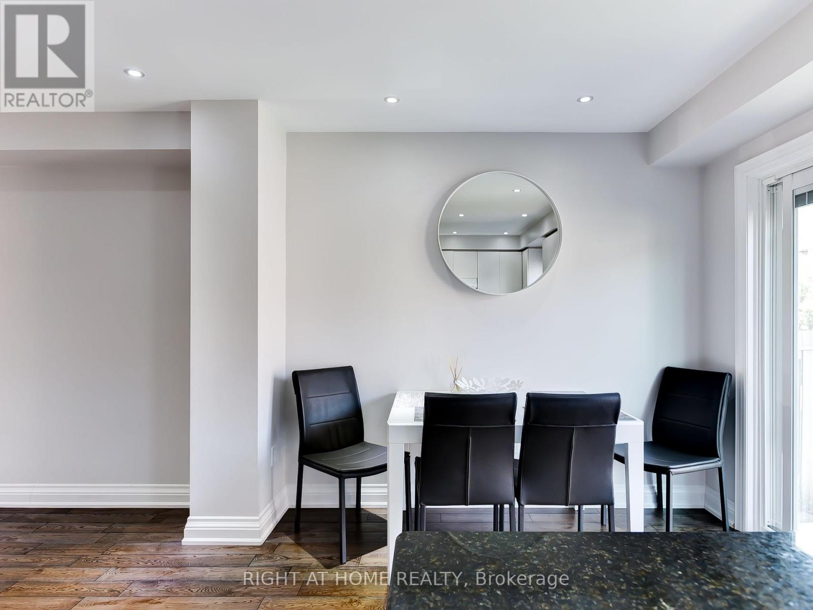 6118 Clover Ridge Court, Mississauga, Ontario  L5N 7B2 - Photo 6 - W12490302