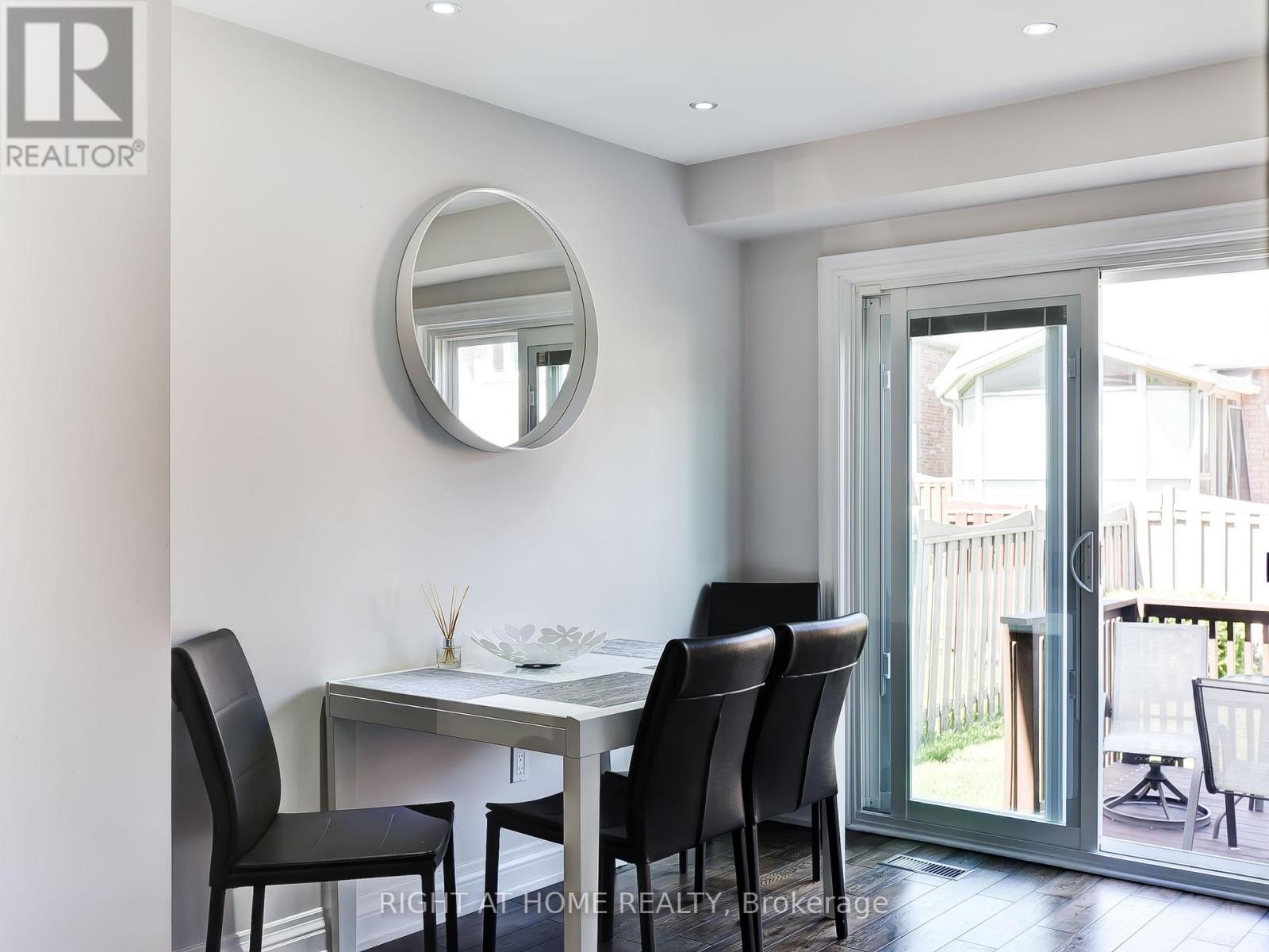 6118 Clover Ridge Court, Mississauga, Ontario  L5N 7B2 - Photo 7 - W12490302