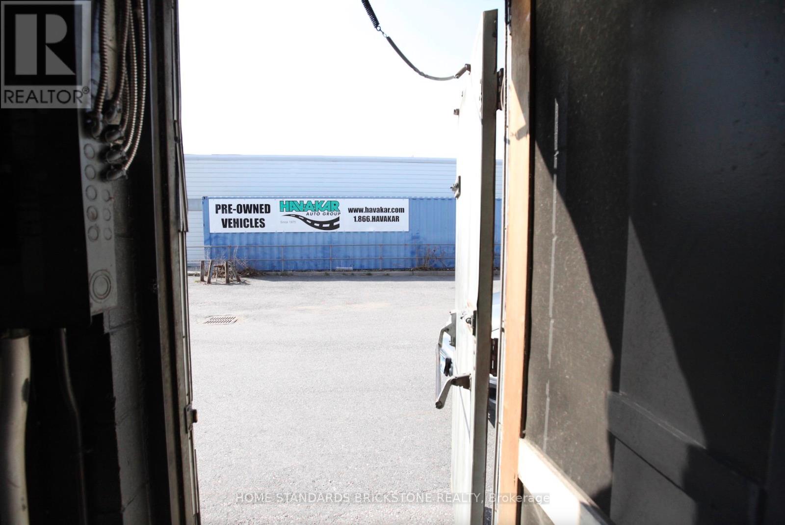 4069 Chesswood Drive, Toronto, Ontario  M3J 2R8 - Photo 10 - W12490360