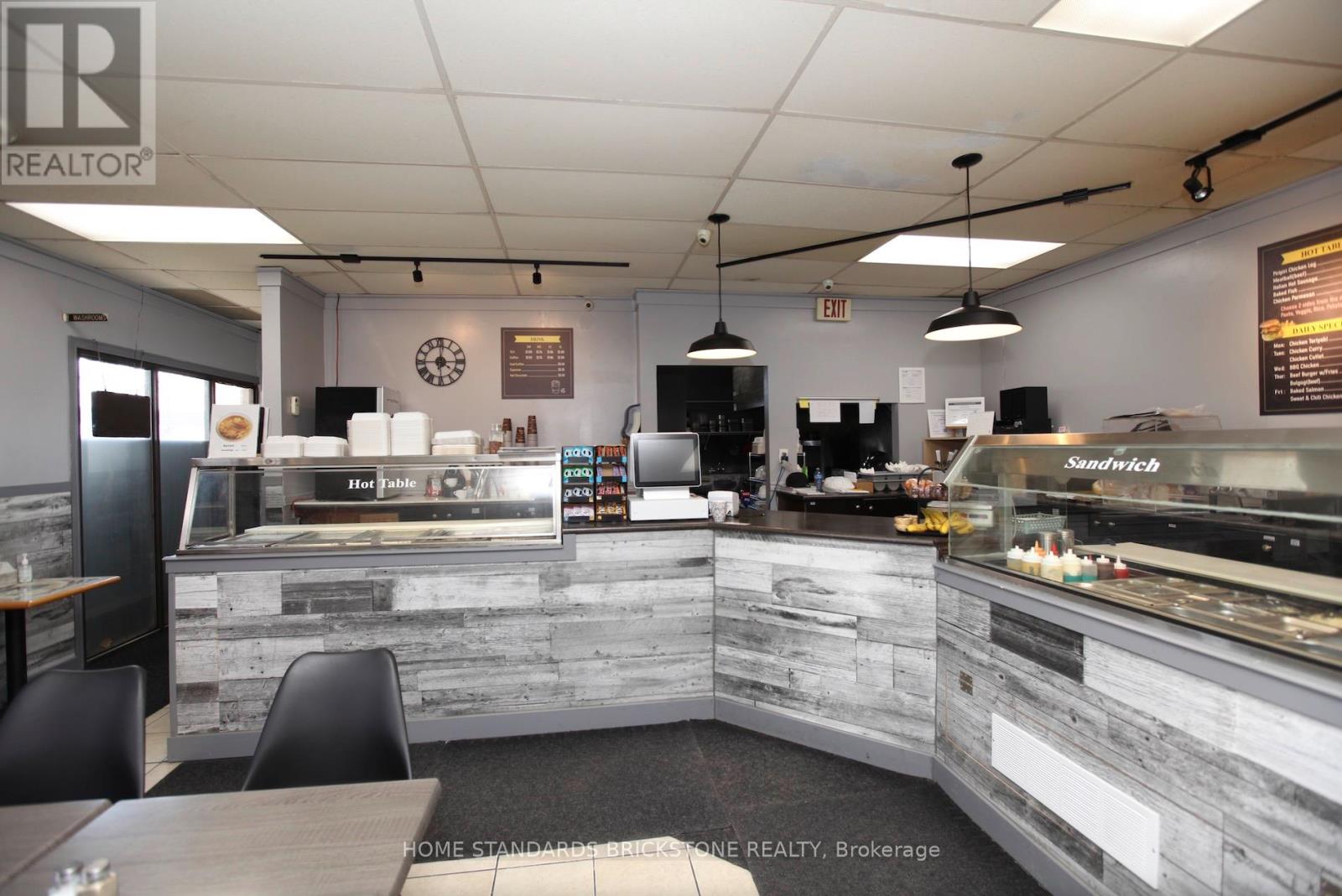 4069 Chesswood Drive, Toronto, Ontario  M3J 2R8 - Photo 4 - W12490360