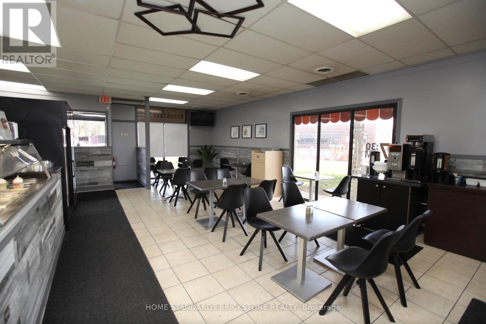 4069 Chesswood Drive, Toronto, Ontario  M3J 2R8 - Photo 5 - W12490360