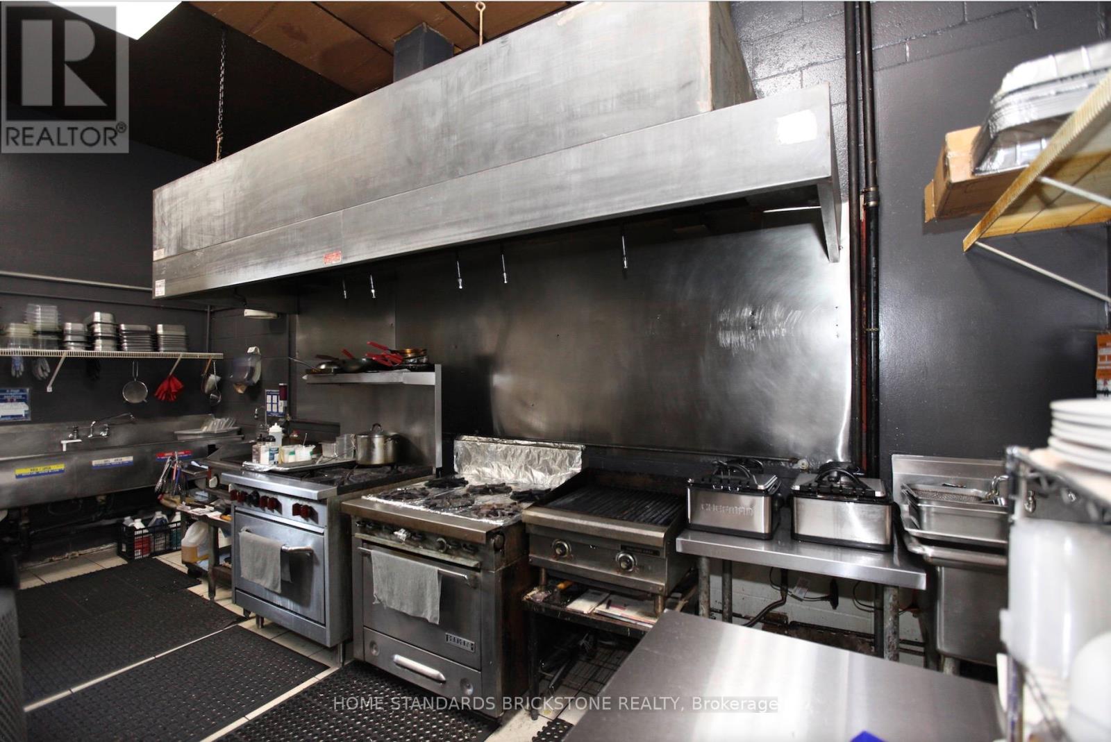 4069 Chesswood Drive, Toronto, Ontario  M3J 2R8 - Photo 7 - W12490360