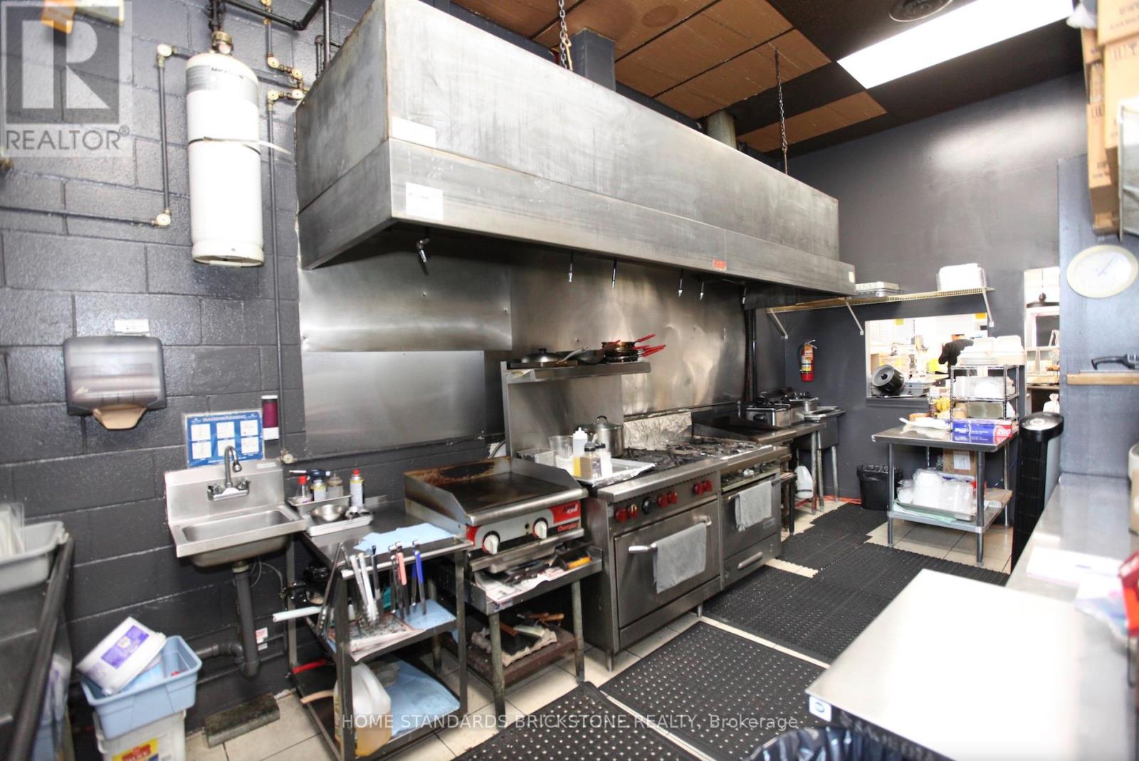 4069 Chesswood Drive, Toronto, Ontario  M3J 2R8 - Photo 9 - W12490360