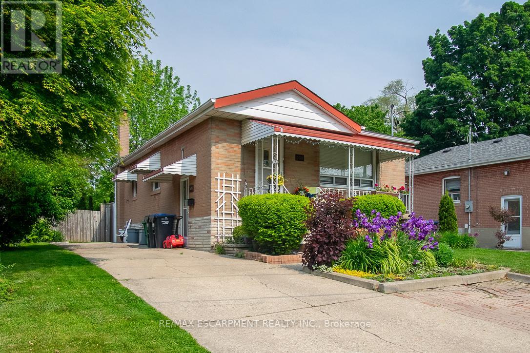 LOWER - 206 QUEEN STREET W, Mississauga, Ontario