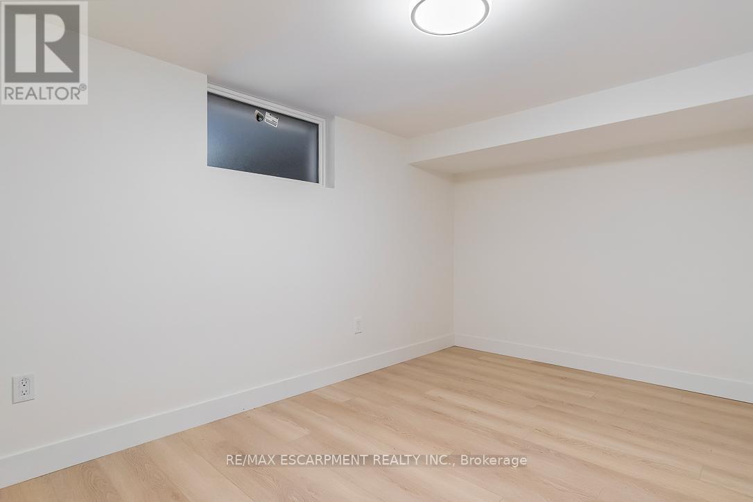 Lower - 206 Queen Street W, Mississauga, Ontario  L5H 1L6 - Photo 13 - W12490378