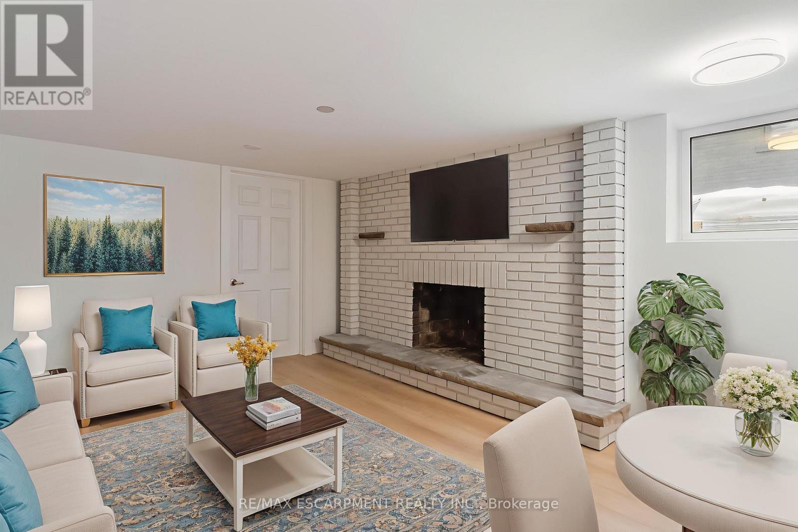 Lower - 206 Queen Street W, Mississauga, Ontario  L5H 1L6 - Photo 3 - W12490378