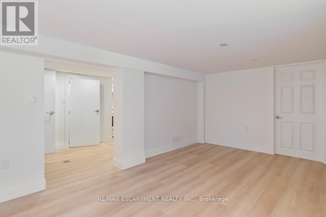 Lower - 206 Queen Street W, Mississauga, Ontario  L5H 1L6 - Photo 5 - W12490378