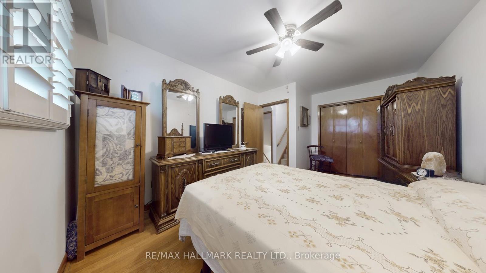 51 Wintergreen Road, Toronto, Ontario  M3M 2H9 - Photo 10 - W12490380