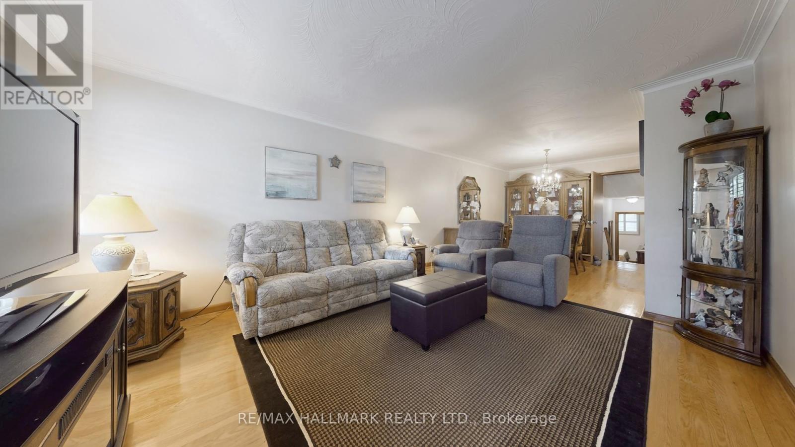 51 Wintergreen Road, Toronto, Ontario  M3M 2H9 - Photo 3 - W12490380