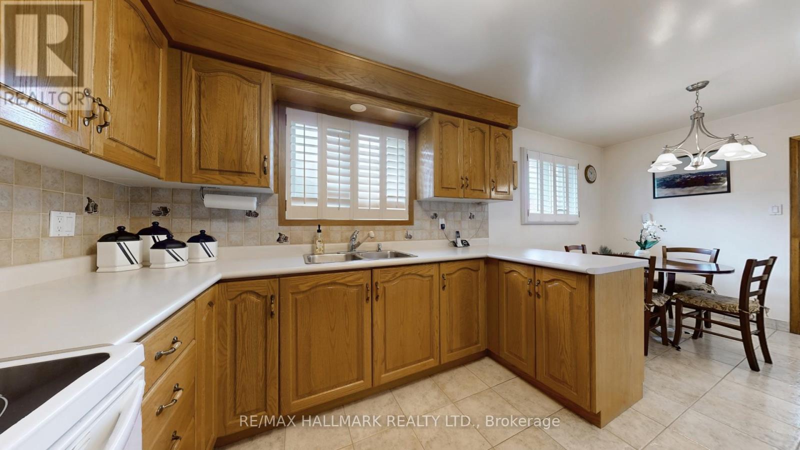 51 Wintergreen Road, Toronto, Ontario  M3M 2H9 - Photo 6 - W12490380