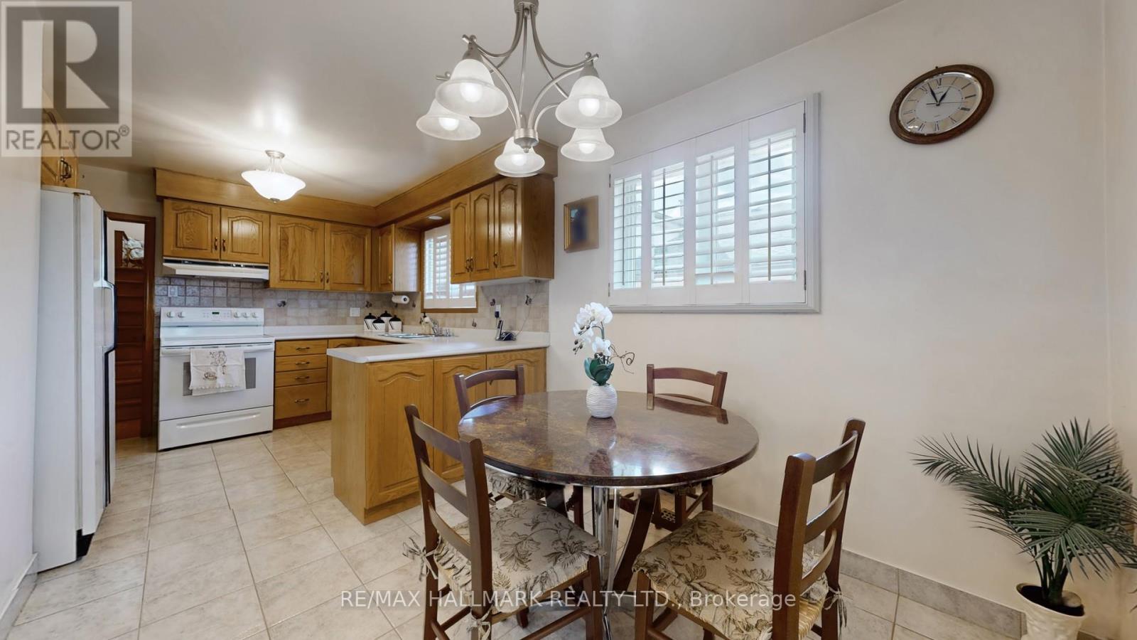 51 Wintergreen Road, Toronto, Ontario  M3M 2H9 - Photo 8 - W12490380