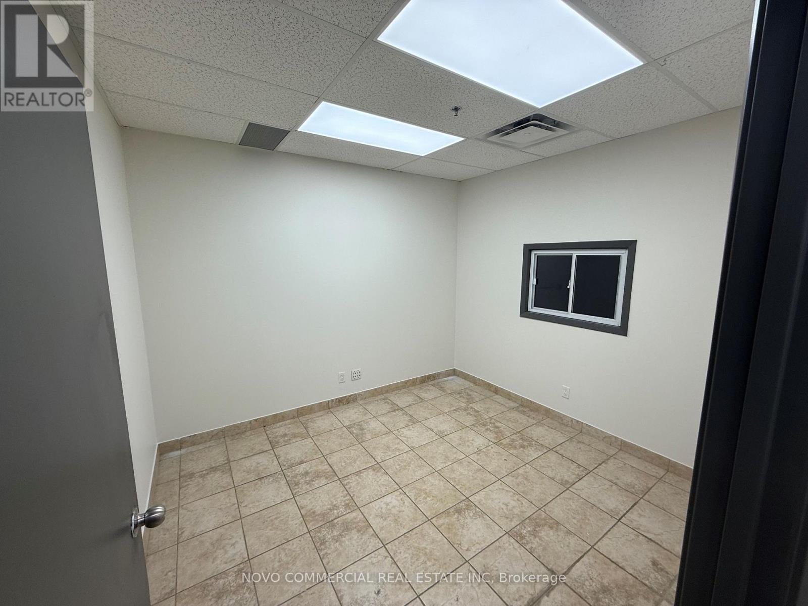 5 - 7150 Torbram Road W, Mississauga, Ontario  L4T 3Z8 - Photo 3 - W12490392