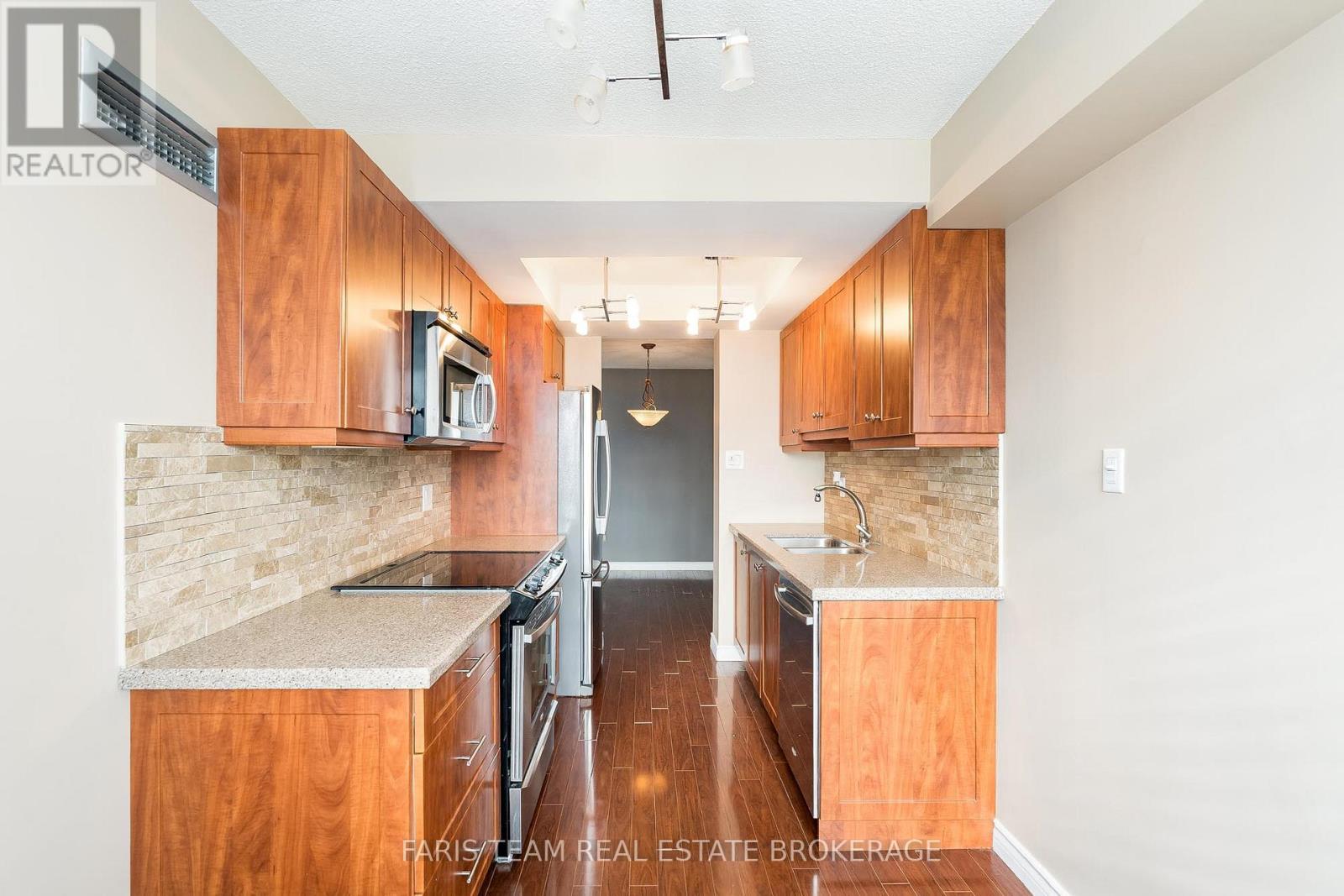 1510 - 100 County Court Boulevard, Brampton, Ontario  L6W 3X1 - Photo 10 - W12490398