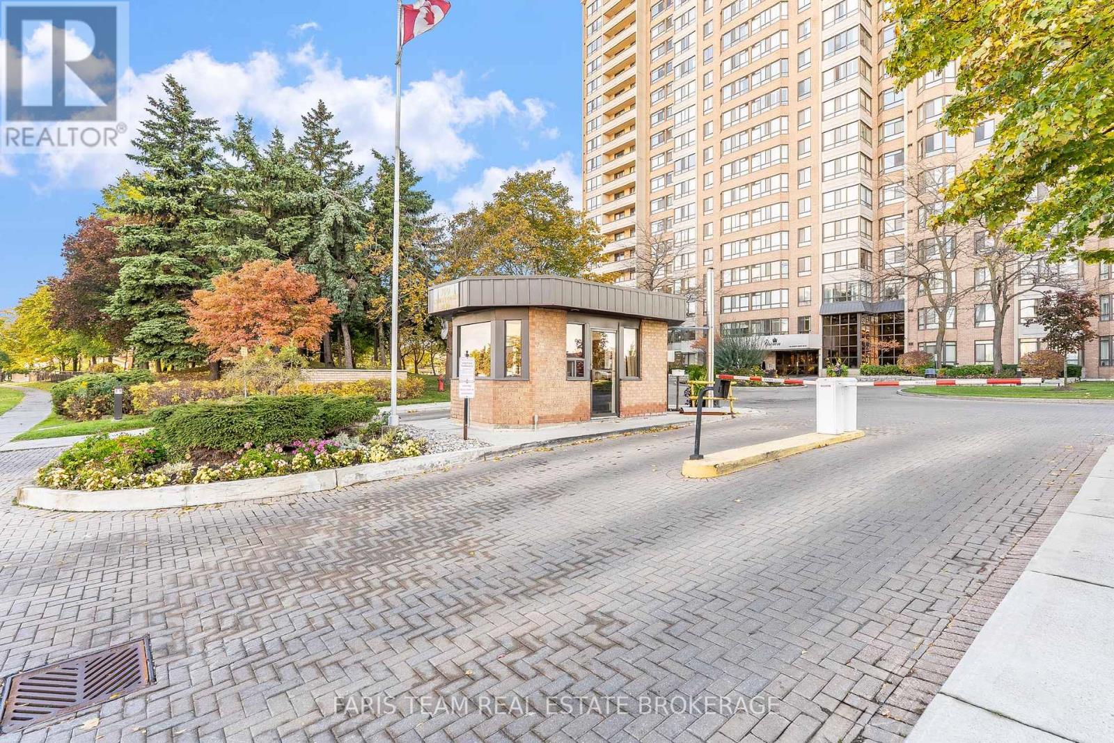 1510 - 100 County Court Boulevard, Brampton, Ontario  L6W 3X1 - Photo 4 - W12490398