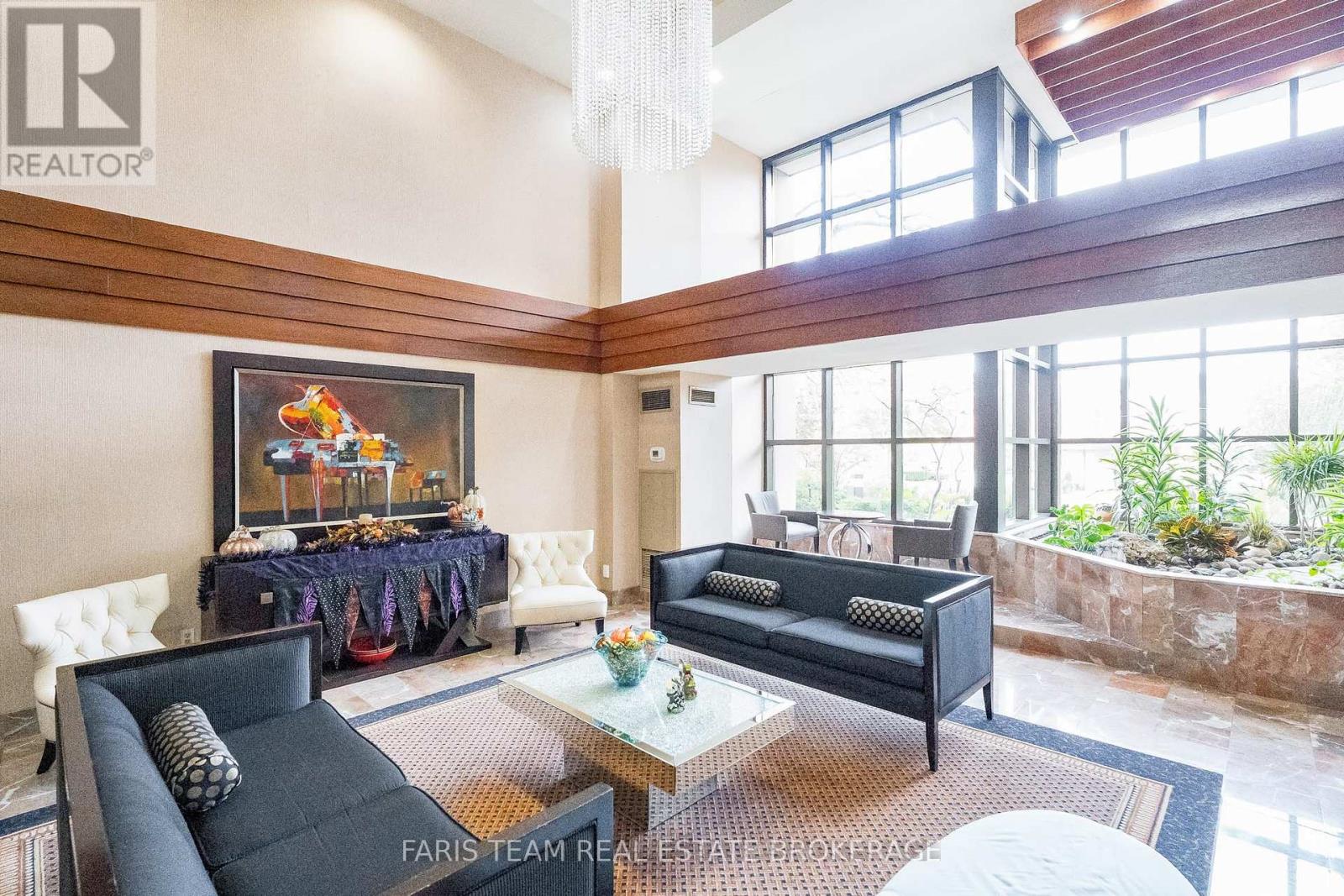 1510 - 100 County Court Boulevard, Brampton, Ontario  L6W 3X1 - Photo 6 - W12490398