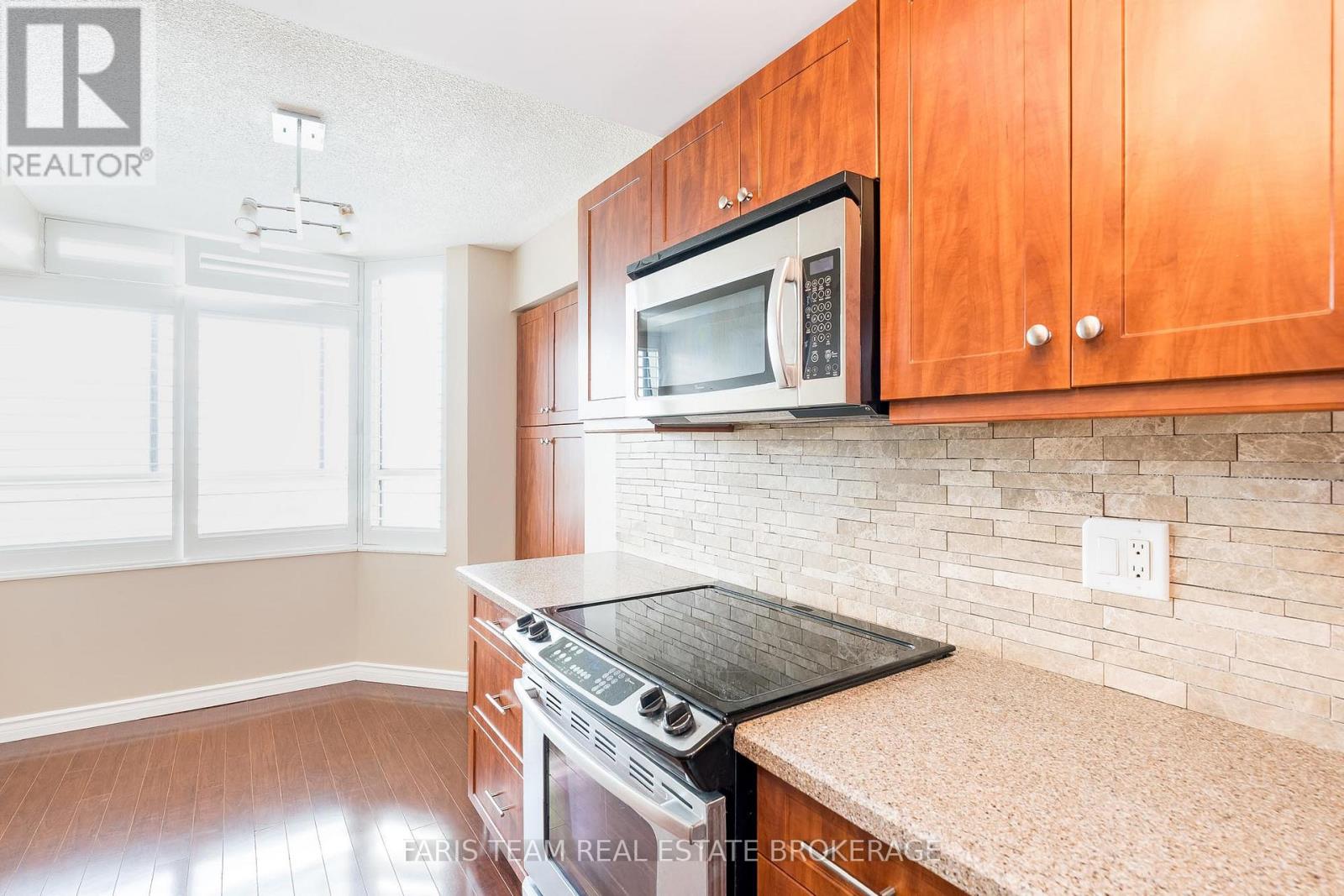 1510 - 100 County Court Boulevard, Brampton, Ontario  L6W 3X1 - Photo 7 - W12490398