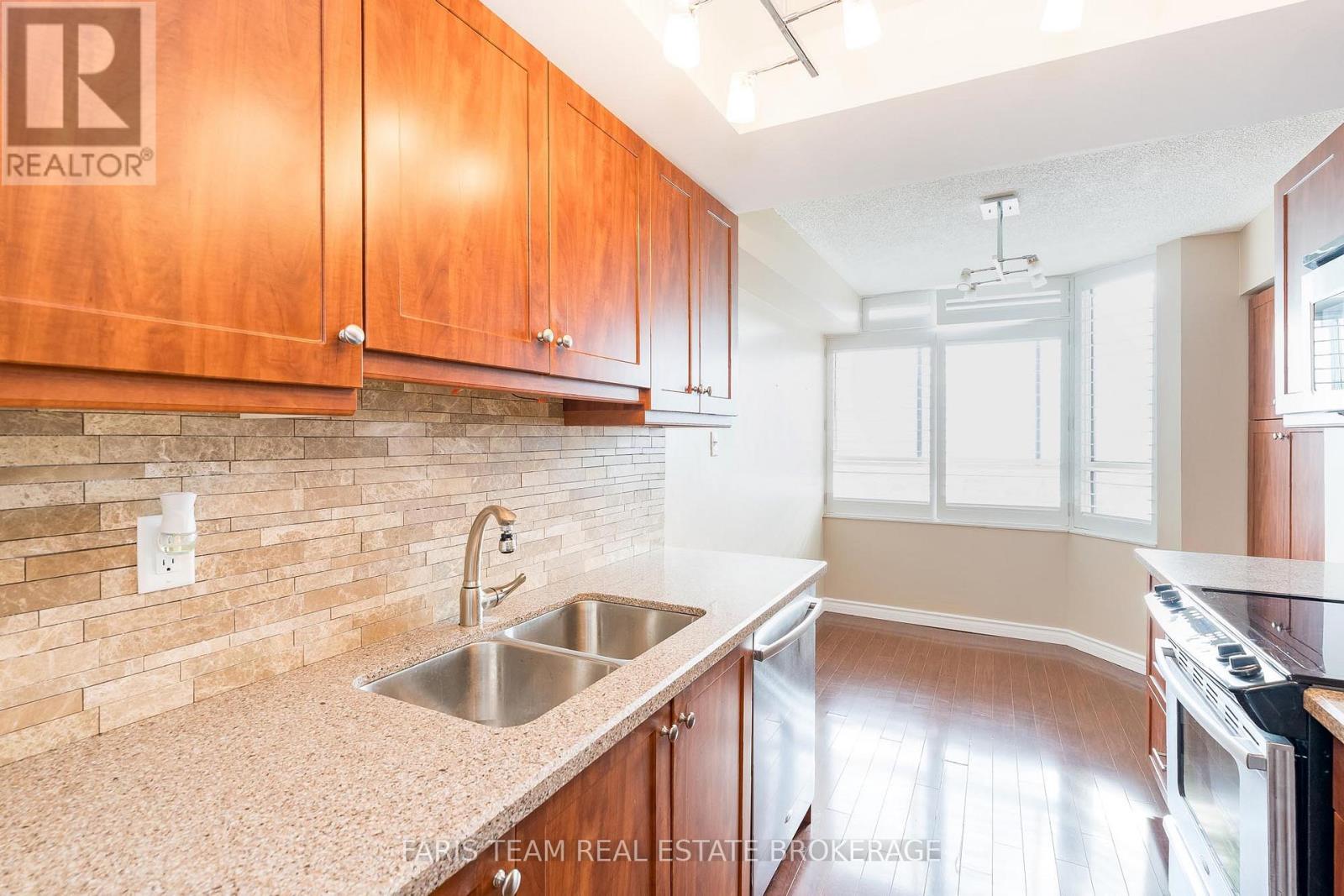 1510 - 100 County Court Boulevard, Brampton, Ontario  L6W 3X1 - Photo 8 - W12490398