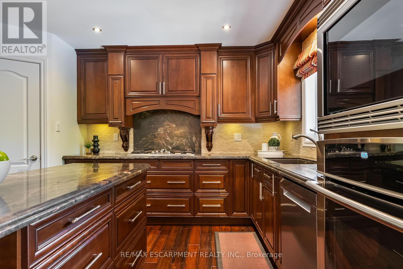 2421 Susquehanna Court, Oakville, Ontario  L6H 5Y8 - Photo 13 - W12490400