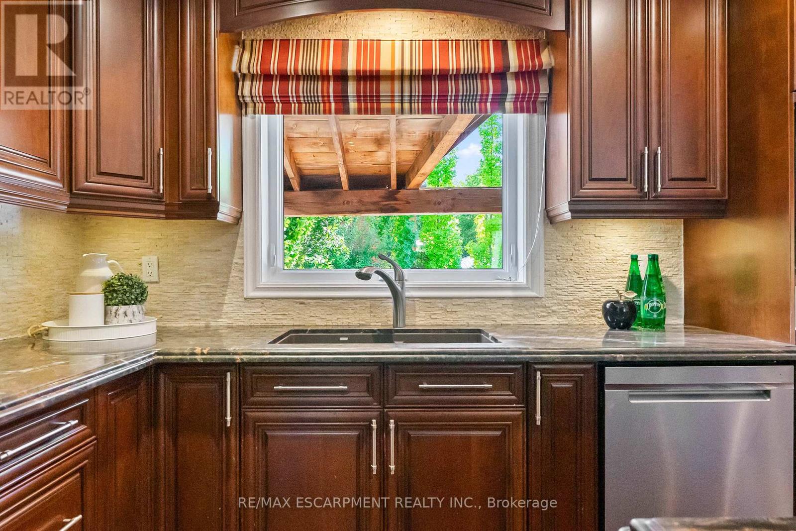 2421 Susquehanna Court, Oakville, Ontario  L6H 5Y8 - Photo 14 - W12490400