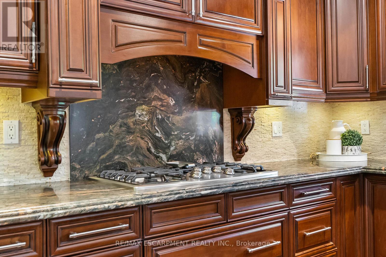 2421 Susquehanna Court, Oakville, Ontario  L6H 5Y8 - Photo 15 - W12490400