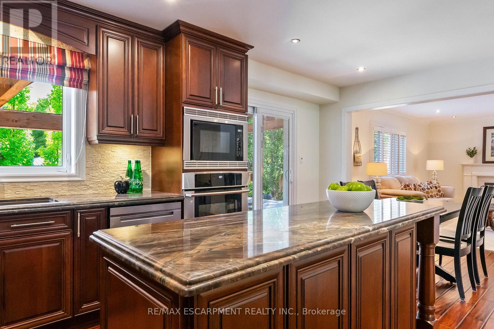 2421 Susquehanna Court, Oakville, Ontario  L6H 5Y8 - Photo 16 - W12490400