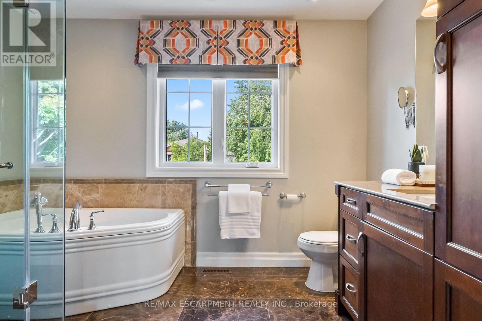 2421 Susquehanna Court, Oakville, Ontario  L6H 5Y8 - Photo 27 - W12490400