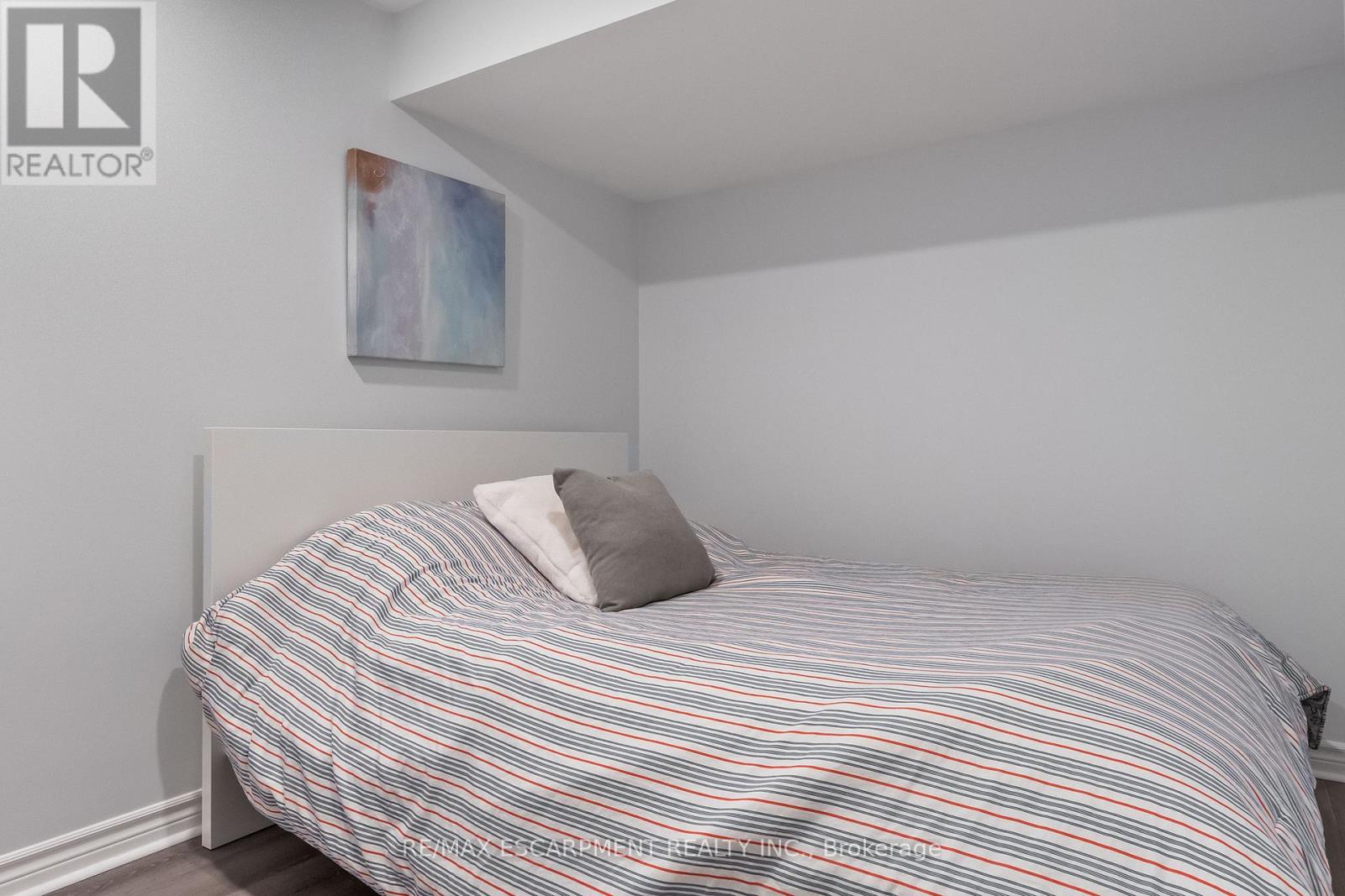 2421 Susquehanna Court, Oakville, Ontario  L6H 5Y8 - Photo 38 - W12490400