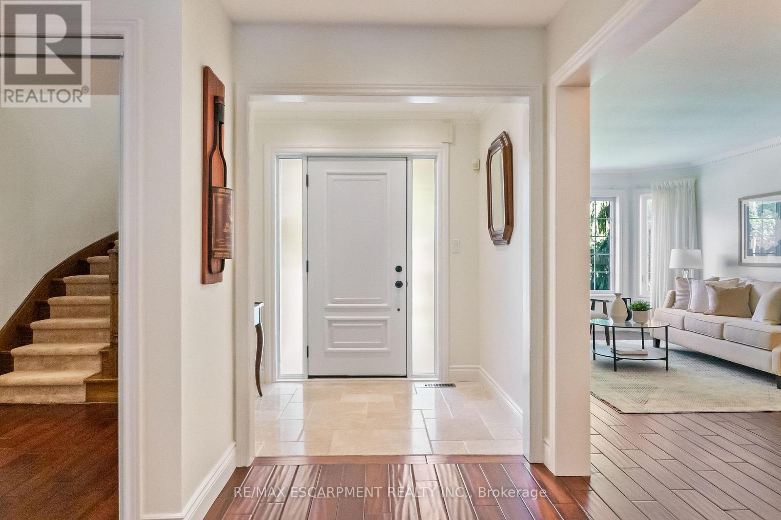 2421 Susquehanna Court, Oakville, Ontario  L6H 5Y8 - Photo 6 - W12490400