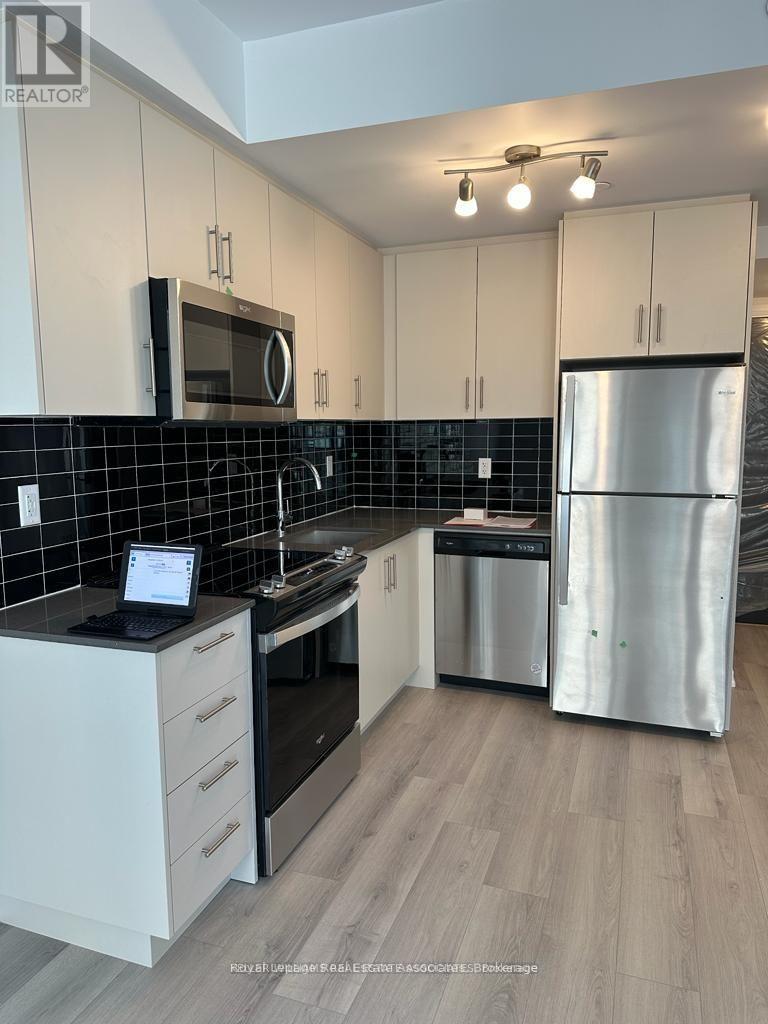 204 - 95 Attmar Drive, Brampton, Ontario  L6P 0Y6 - Photo 4 - W12490406