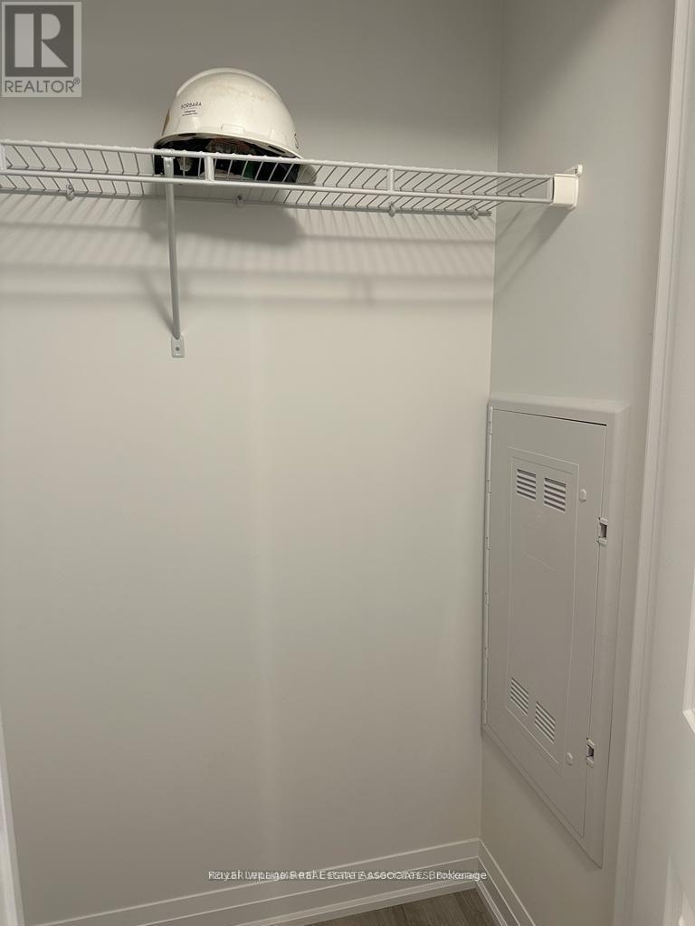 204 - 95 Attmar Drive, Brampton, Ontario  L6P 0Y6 - Photo 7 - W12490406