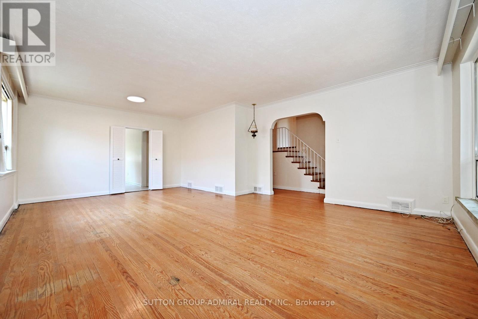 19 Skipton Court, Toronto, Ontario  M3M 2S9 - Photo 12 - W12490412