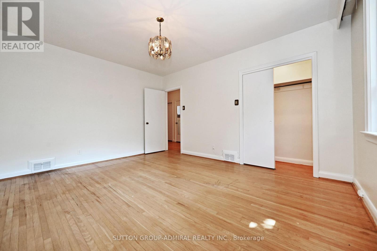 19 Skipton Court, Toronto, Ontario  M3M 2S9 - Photo 17 - W12490412