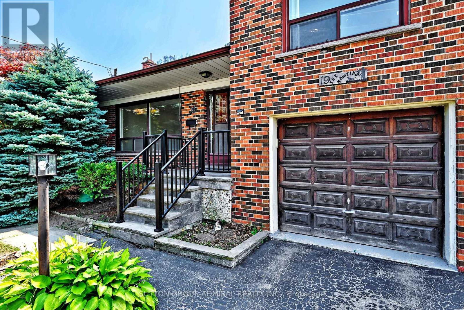 19 Skipton Court, Toronto, Ontario  M3M 2S9 - Photo 3 - W12490412