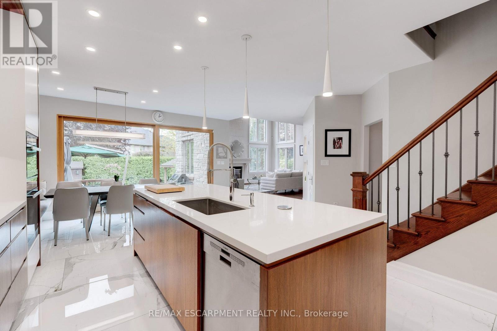 290 Shoreacres Road, Burlington, Ontario  L7L 2H4 - Photo 19 - W12490452