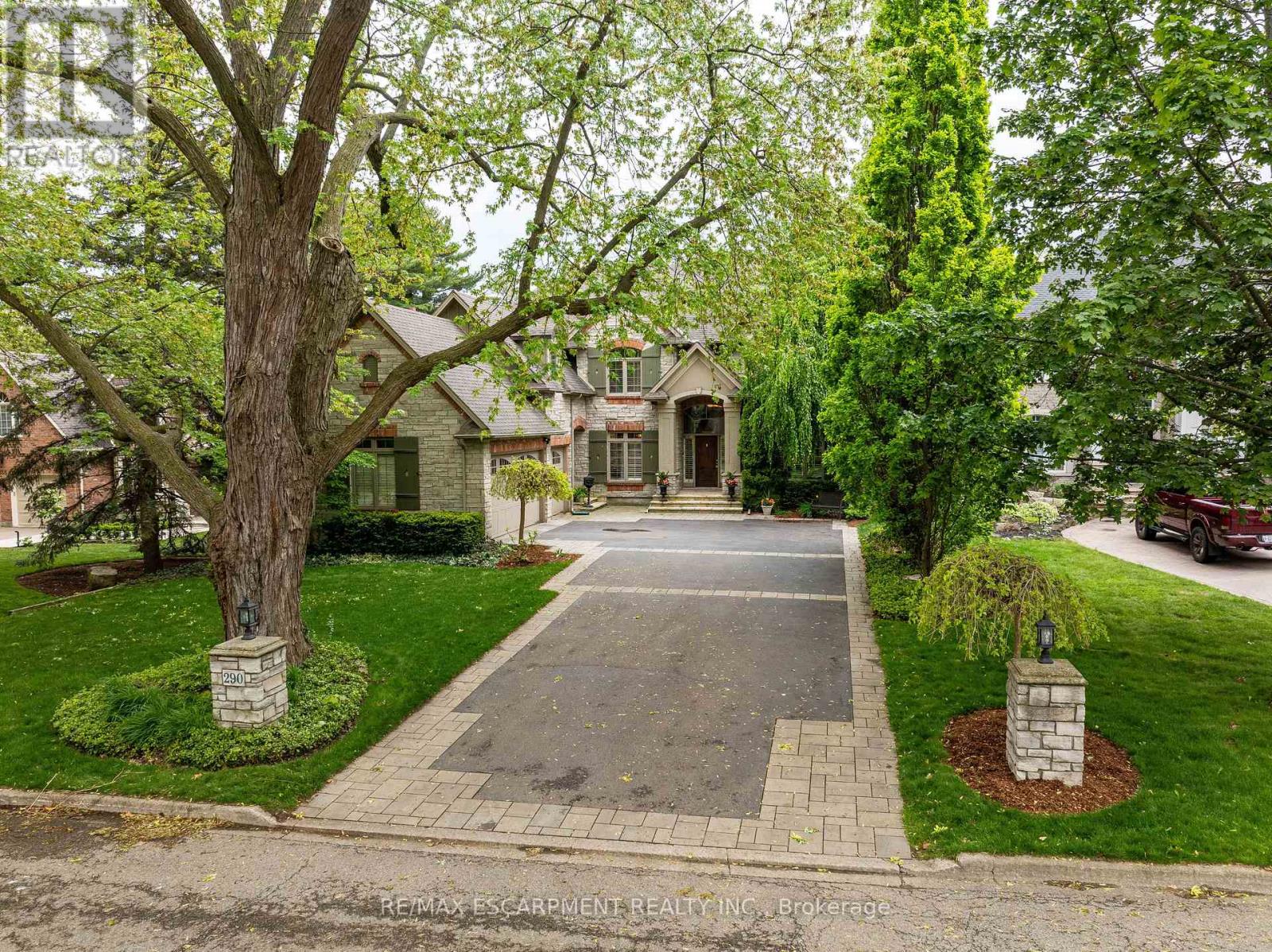 290 Shoreacres Road, Burlington, Ontario  L7L 2H4 - Photo 2 - W12490452