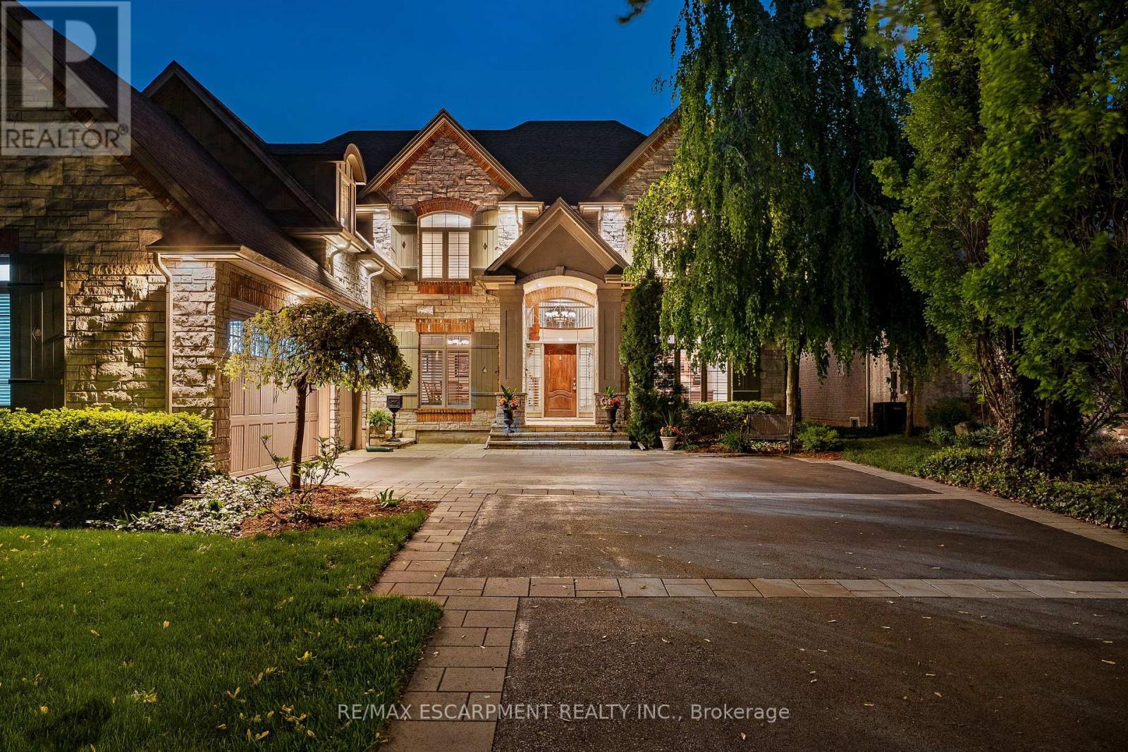 290 Shoreacres Road, Burlington, Ontario  L7L 2H4 - Photo 4 - W12490452