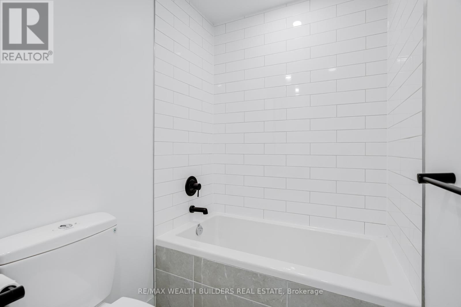 511 - 2118 Bloor Street W, Toronto, Ontario  M6S 1M8 - Photo 19 - W12485598