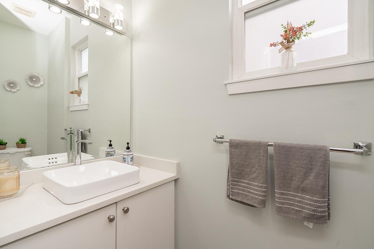 14858 56a Avenue, Surrey, British Columbia  V3S 8X1 - Photo 5 - R3053393