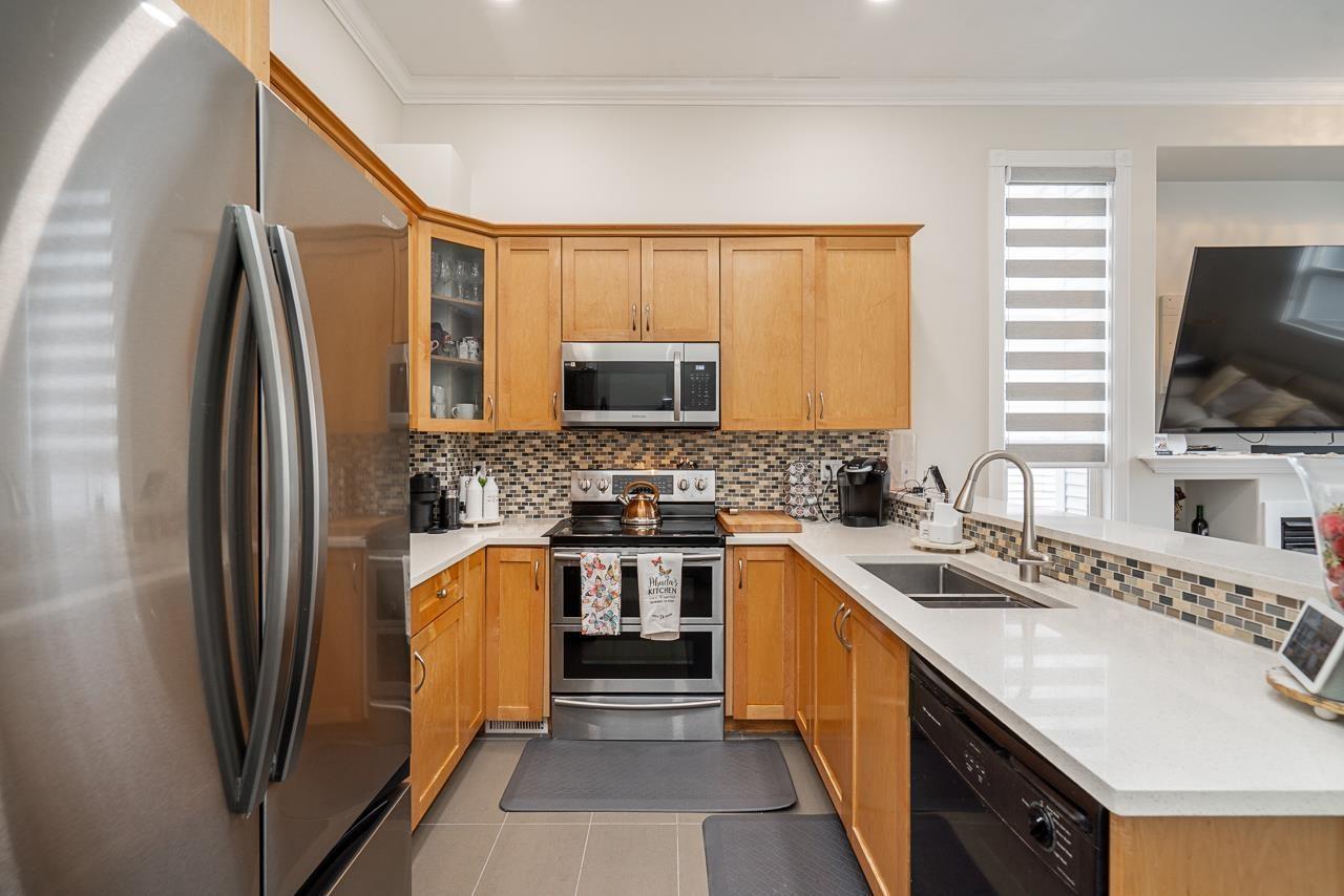 14858 56a Avenue, Surrey, British Columbia  V3S 8X1 - Photo 6 - R3053393