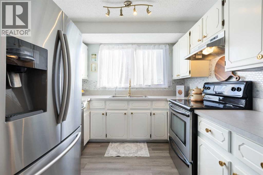 27 Deercrest Close Se, Calgary, Alberta  T2J 5S2 - Photo 5 - A2263736