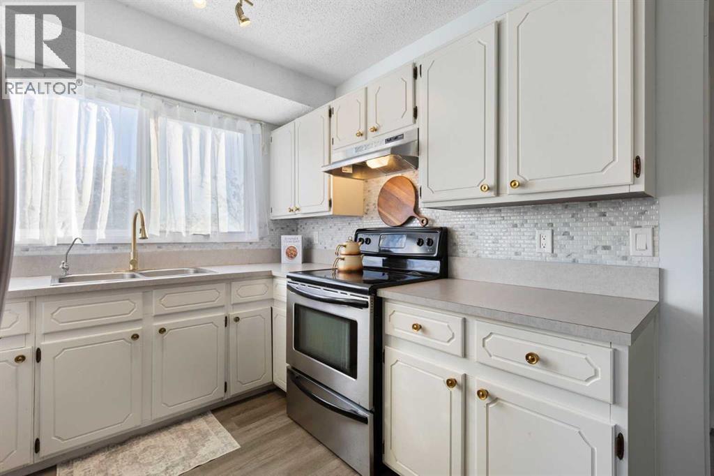 27 Deercrest Close Se, Calgary, Alberta  T2J 5S2 - Photo 6 - A2263736