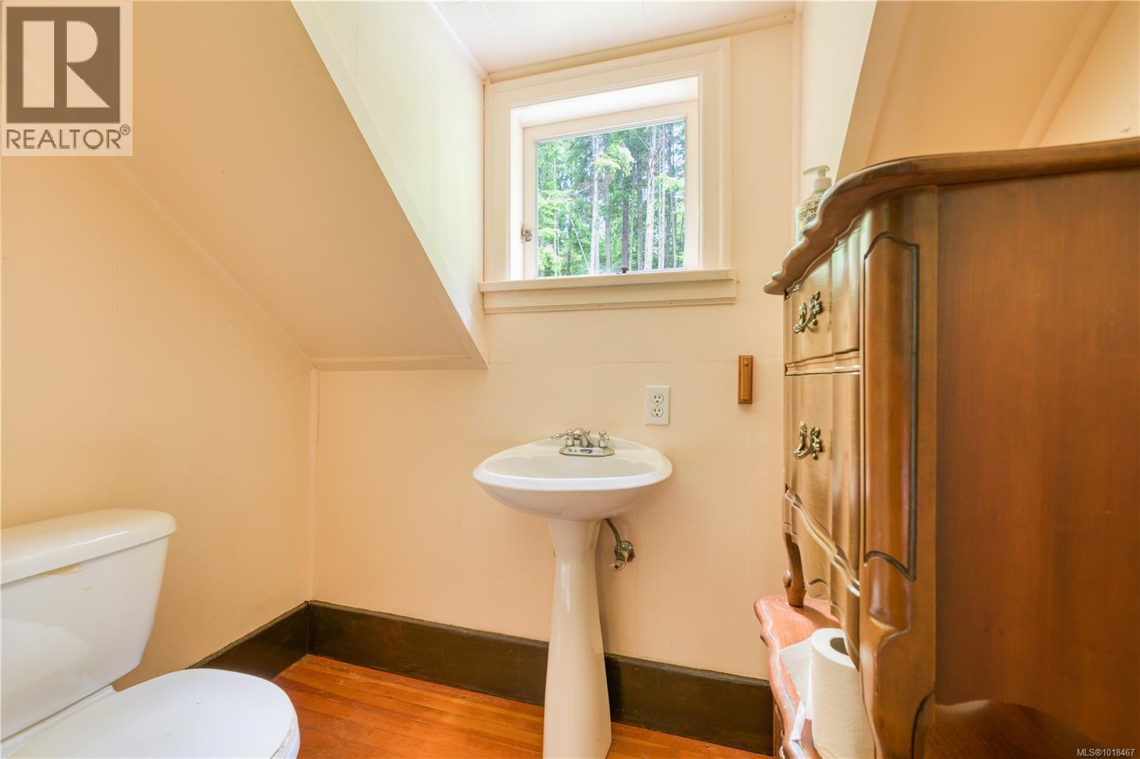 W580 Quatsino Rd, Quatsino, British Columbia  V0N 2V0 - Photo 14 - 1018467