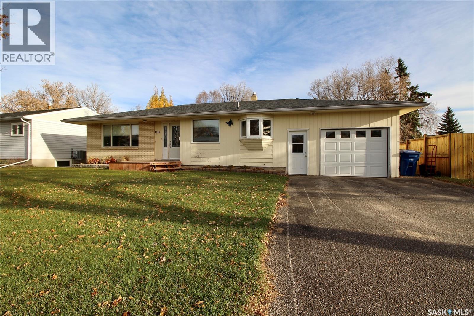 1518 Chestnut Drive, Moosomin, Saskatchewan  S0G 3N0 - Photo 1 - SK022013