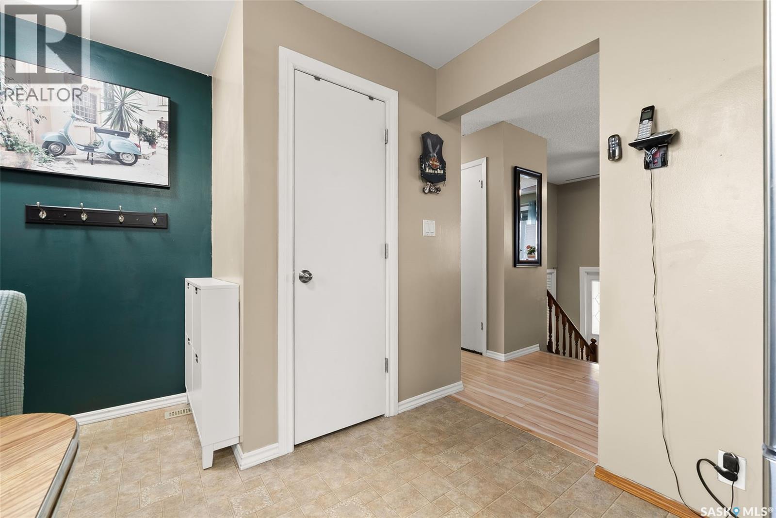 219 Lloyd Crescent, Regina, Saskatchewan  S4R 6C2 - Photo 11 - SK021973