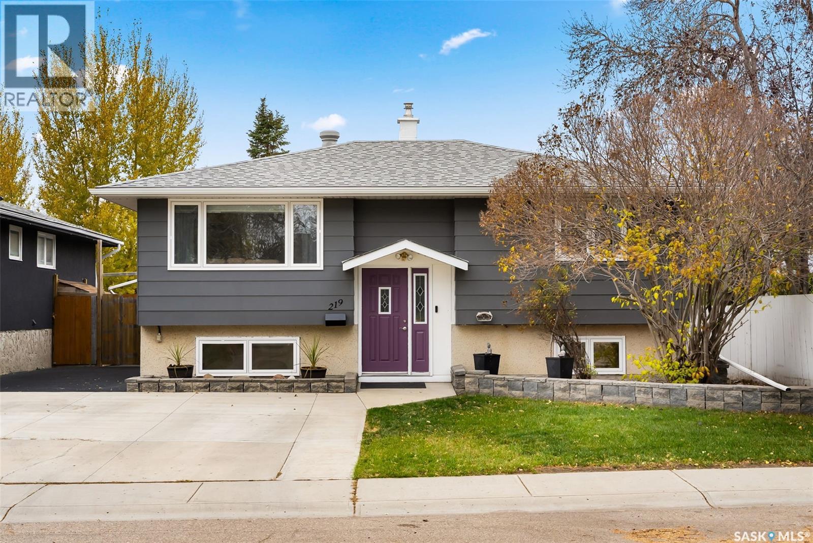 219 Lloyd Crescent, Regina, Saskatchewan  S4R 6C2 - Photo 2 - SK021973