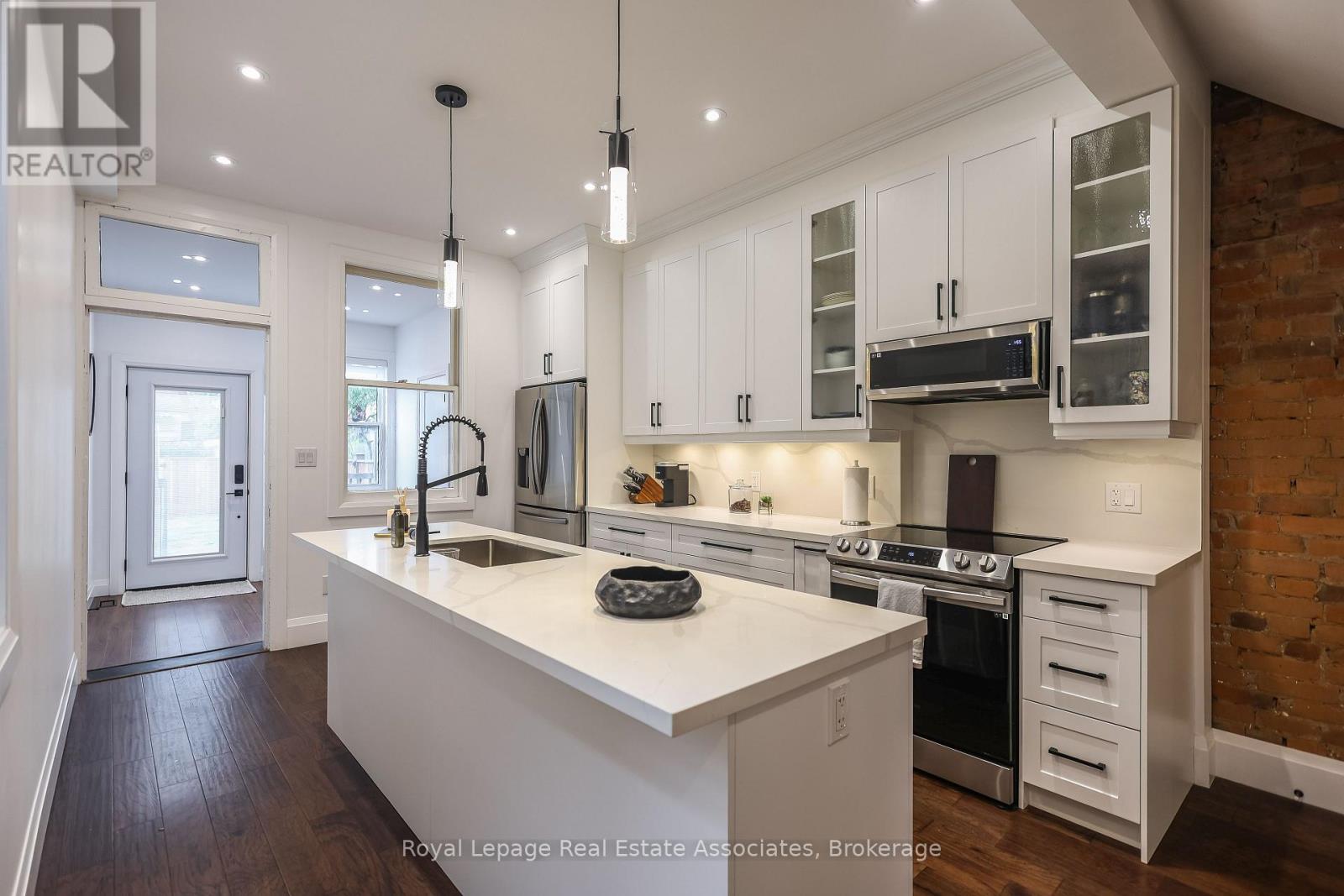 211 John Street N, Hamilton (Beasley), Ontario  L8L 4P4 - Photo 11 - X12490272